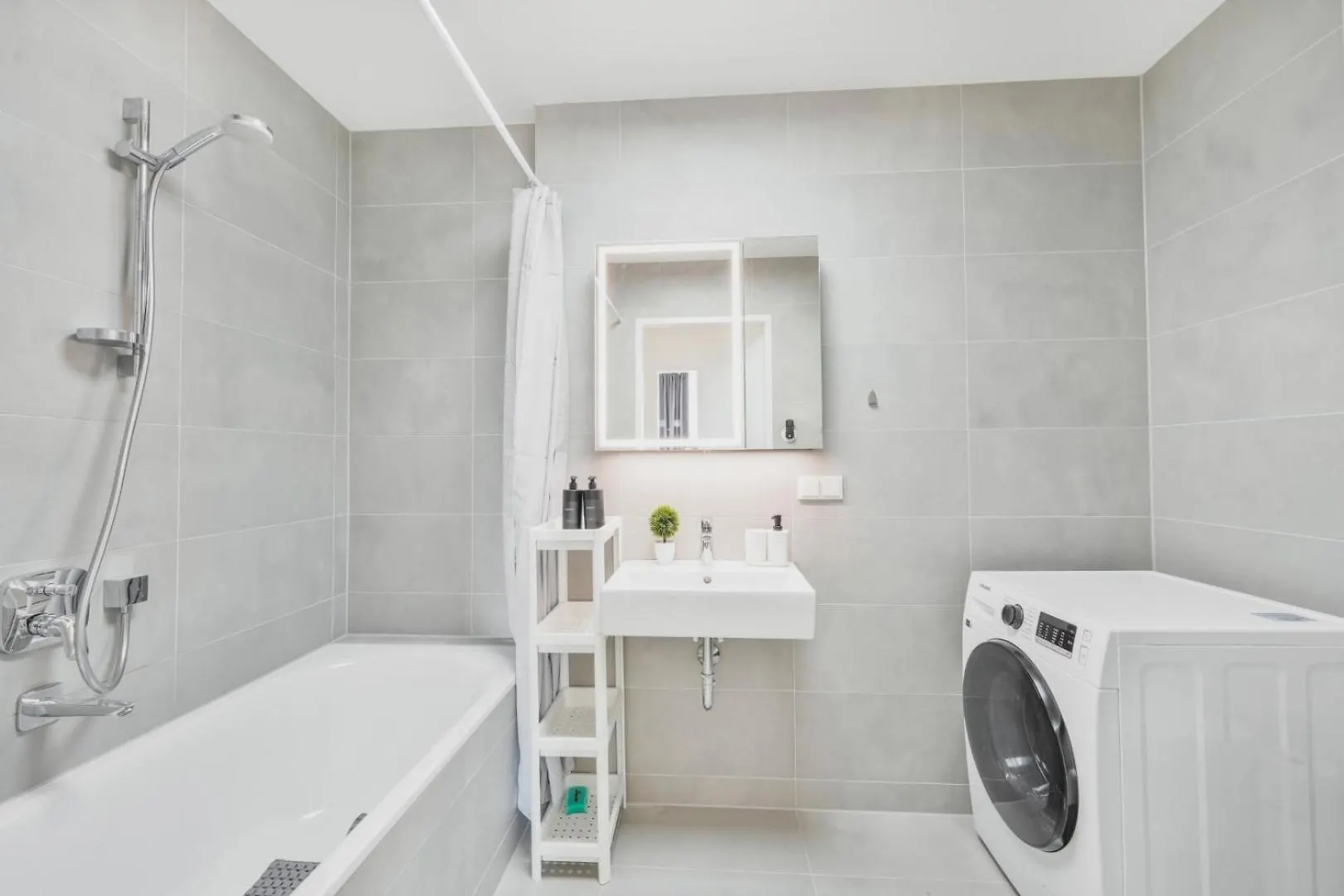 Luxury Penthouse I Rooftop Pool I Self Check-In Vienna 0*,  Austria