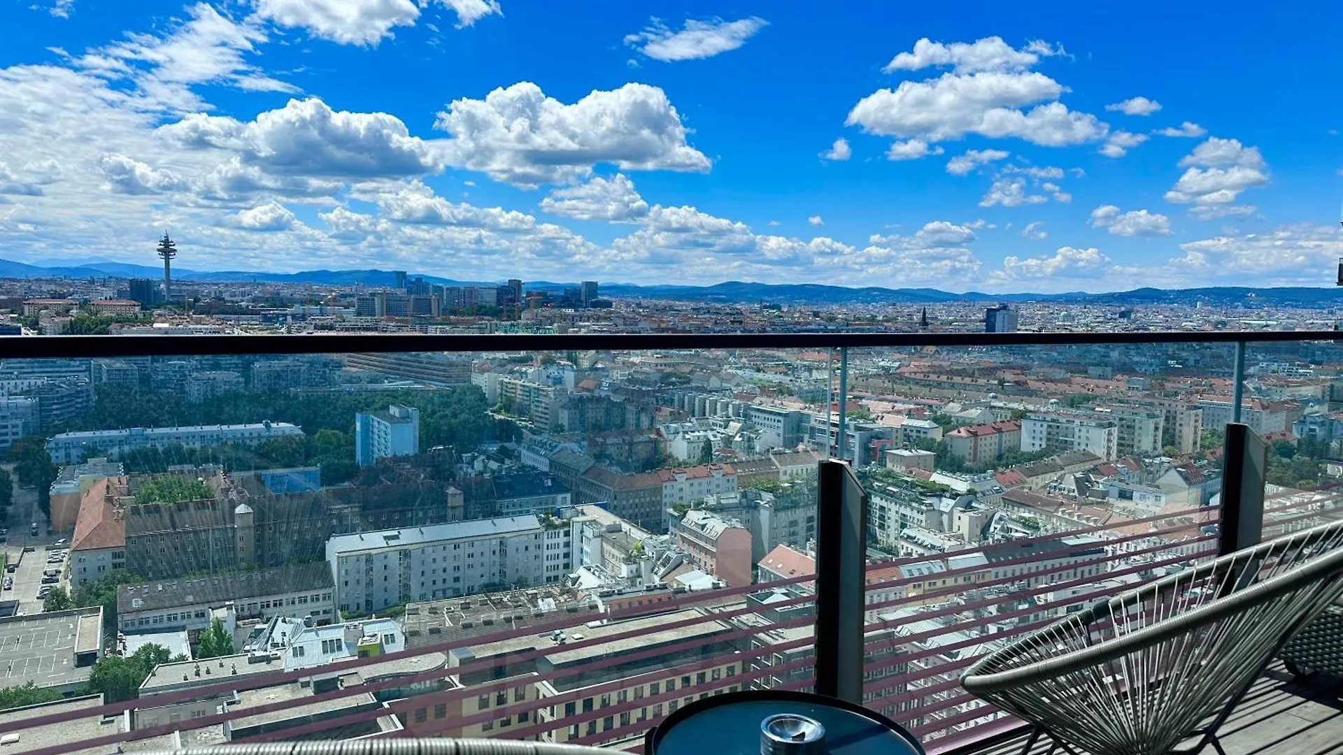 Apartment Luxury Penthouse I Rooftop Pool I Self Check-In Vienna
