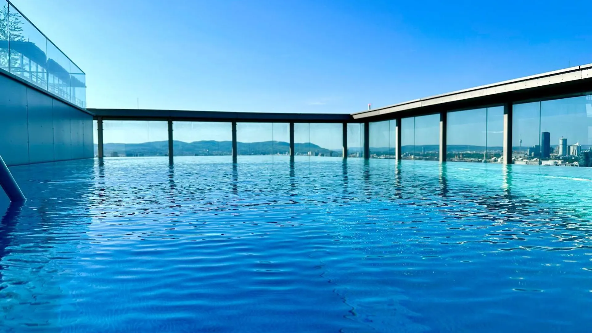 Luxury Penthouse I Rooftop Pool I Self Check-In Wien 0*,  Österreich
