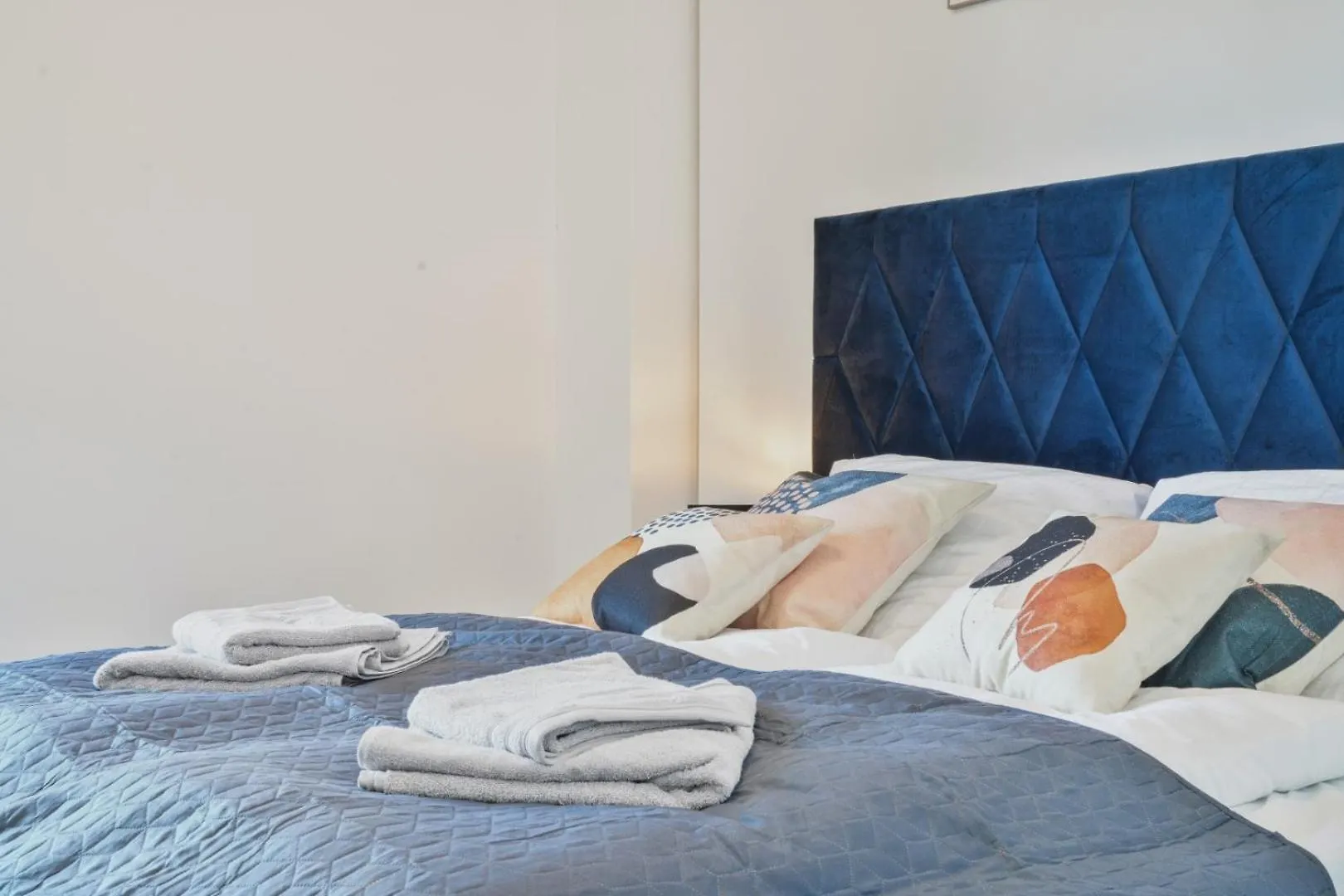 Luxury Penthouse I Rooftop Pool I Self Check-In Wien