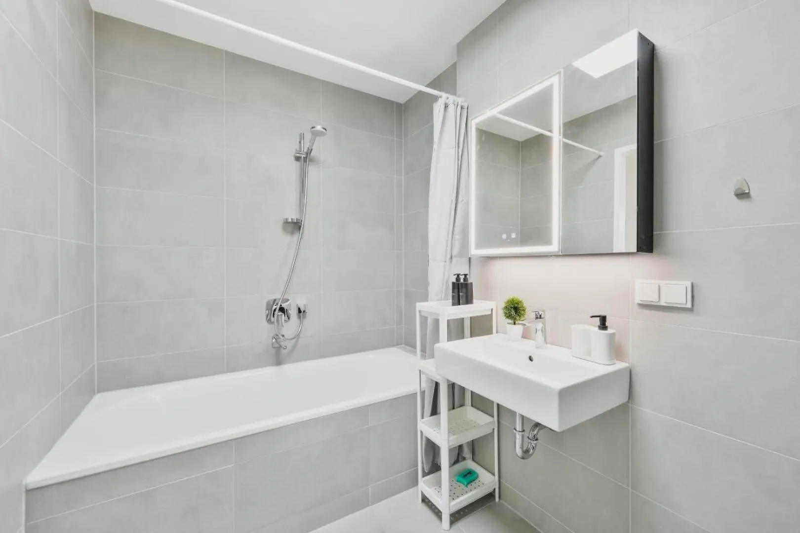 Luxury Penthouse I Rooftop Pool I Self Check-In Wien Apartment