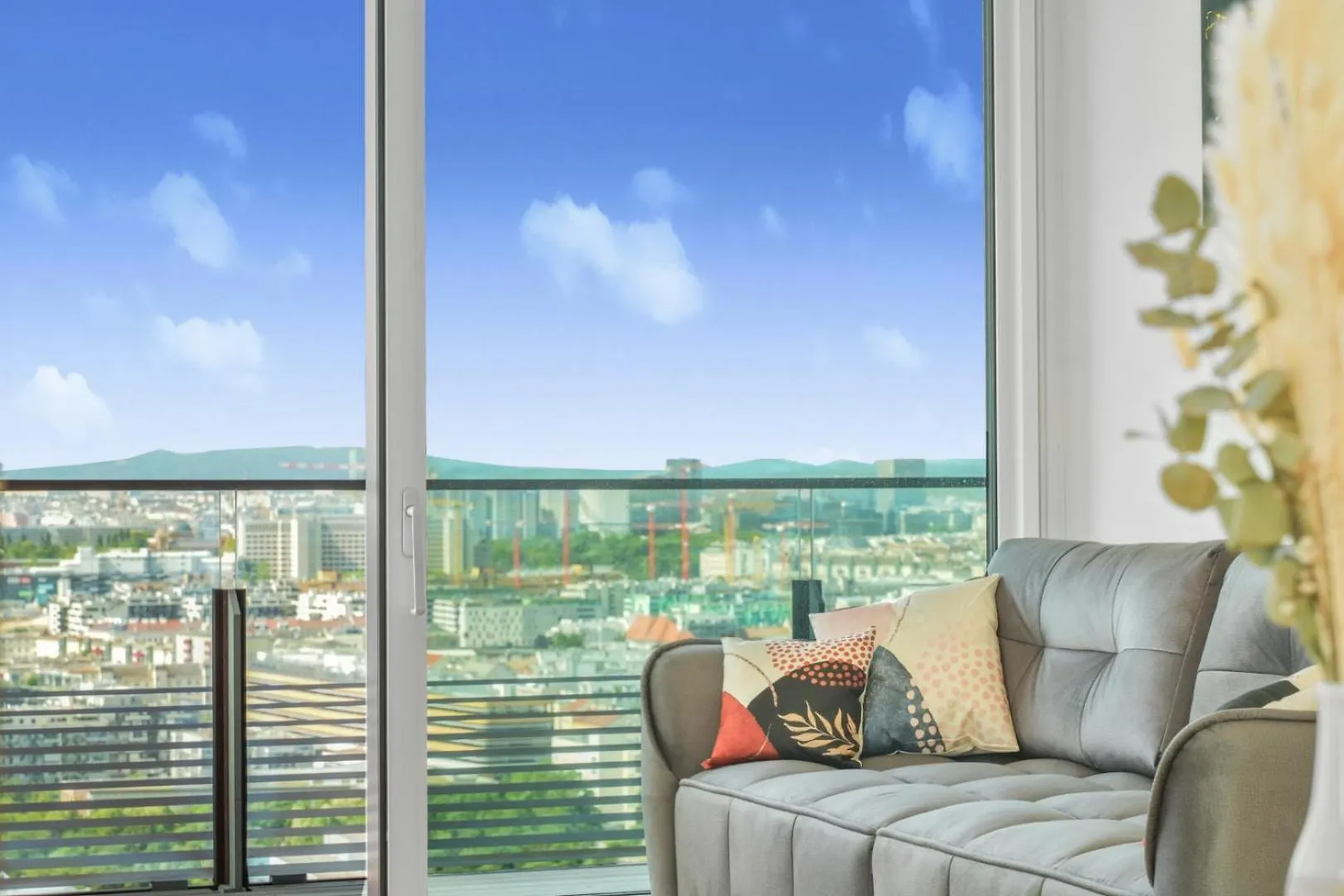 Luxury Penthouse I Rooftop Pool I Self Check-In Wien