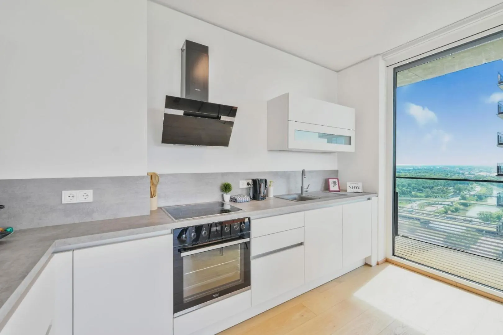 Luxury Penthouse I Rooftop Pool I Self Check-In Wien Apartment