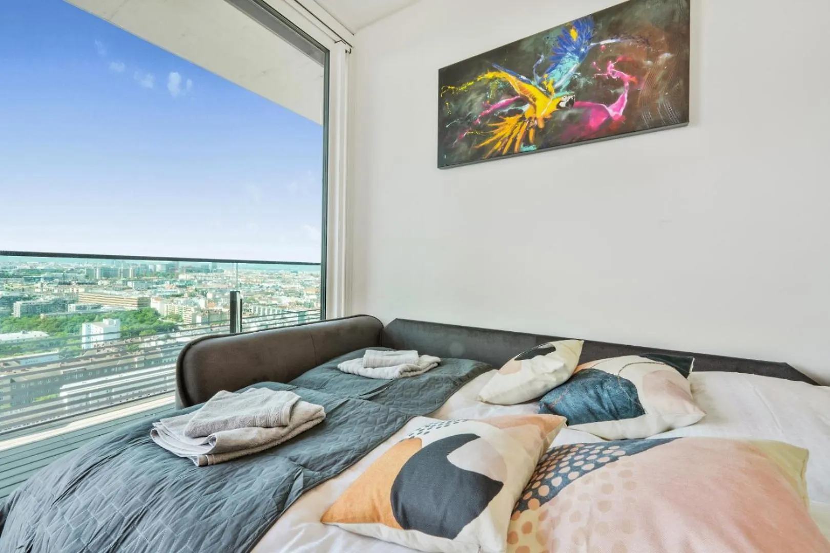 Luxury Penthouse I Rooftop Pool I Self Check-In Wien Apartment